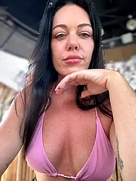 LilliThelo online show from 12.20.25