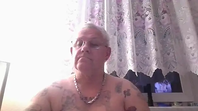 Snapshot of smaili1513 chatting on 09.16.25 smaili1513 online show from 09.16.25