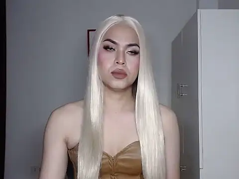 Snapshot of MistressLuna1 chatting on 10.03.25 MistressLuna1 online show from 10.03.25