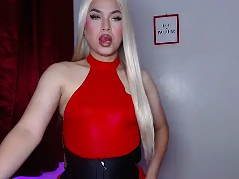 Snapshot of MistressLuna1 chatting on 10.27.25 MistressLuna1 online show from 10.27.25