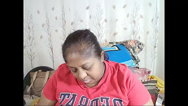 Snapshot of Indiantasha chatting on 09.29.25 Indiantasha online show from 09.29.25