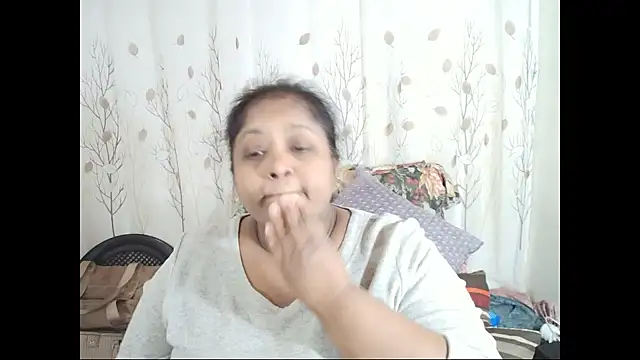 Snapshot of Indiantasha chatting on 10.01.25 Indiantasha online show from 10.01.25