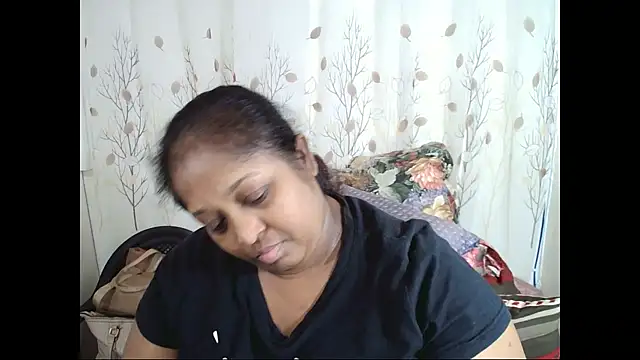 Snapshot of Indiantasha chatting on 10.08.25 Indiantasha online show from 10.08.25