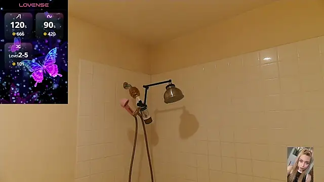 Snapshot of Blondiewithanass chatting on 02.10.26 Blondiewithanass online show from 02.10.26