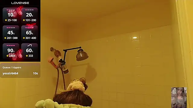 Snapshot of Blondiewithanass chatting on 02.12.26 Blondiewithanass online show from 02.12.26