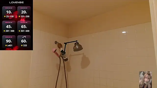 Snapshot of Blondiewithanass chatting on 02.13.26 Blondiewithanass online show from 02.13.26