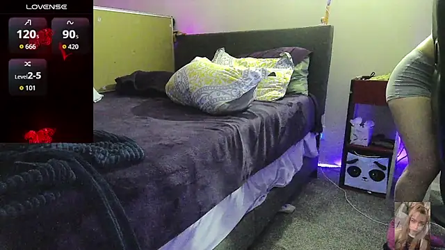 Snapshot of Blondiewithanass chatting on 02.23.26 Blondiewithanass online show from 02.23.26