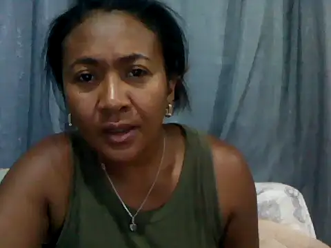 Snapshot of sexyladii chatting on 10.25.25 sexyladii online show from 10.25.25