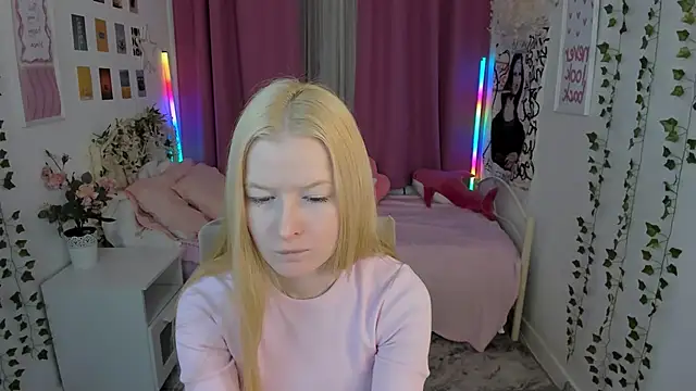 Laly Peach online show from 03.01.26