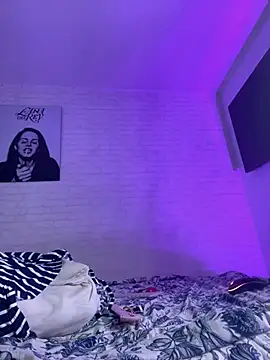 Snapshot of Niky_Love chatting on 12.15.24 Niky Love online show from 12.15.24