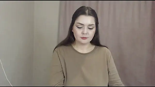 Snapshot of ohhhMie chatting on 10.28.25 ohhhMie online show from 10.28.25