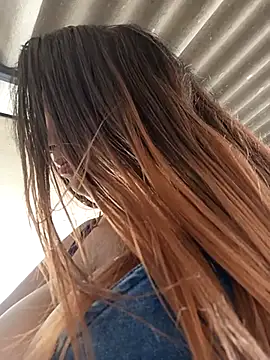 Snapshot of AbellaLizz chatting on 02.19.25 AbellaLizz online show from 02.19.25