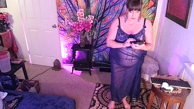 Snapshot of 1jewel chatting on 12.04.24 1jewel online show from 12.04.24