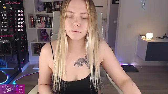 Emma Bryan online show from 11.28.25