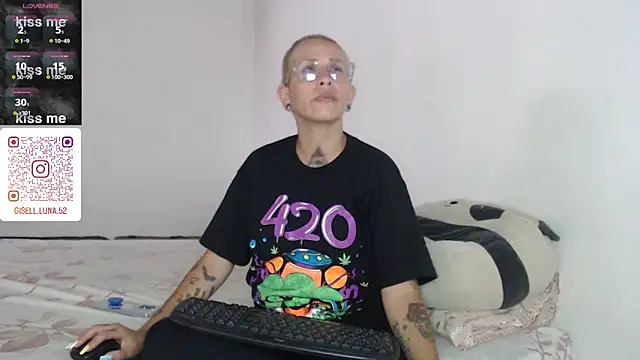 moon cat85 online show from 01.13.25