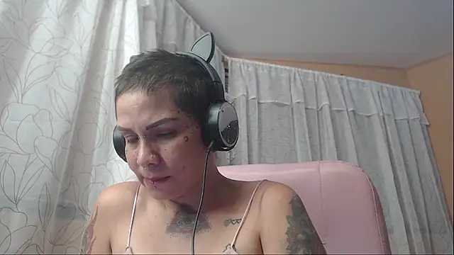 moon cat85 online show from 10.03.25