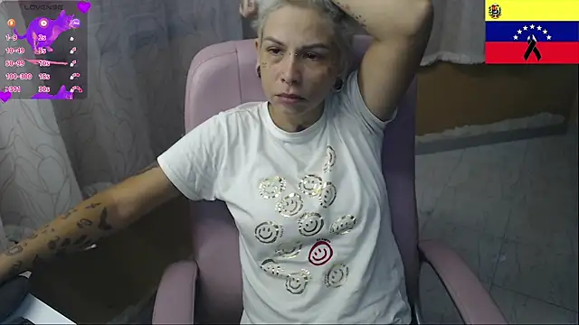 Snapshot of moon_cat85 chatting on 06.30.26 moon cat85 online show from 06.30.26