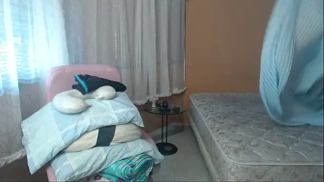 Snapshot of moon_cat85 chatting on 07.13.26 moon cat85 online show from 07.13.26