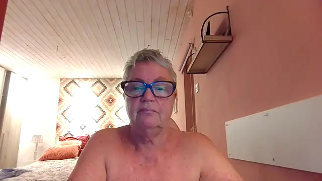 GrannyChrissy68 online show from 09.15.25