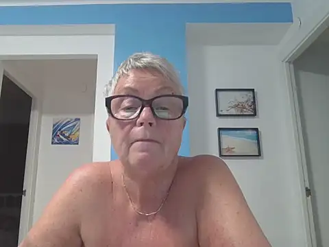 Snapshot of GrannyChrissy68 chatting on 09.26.25 GrannyChrissy68 online show from 09.26.25