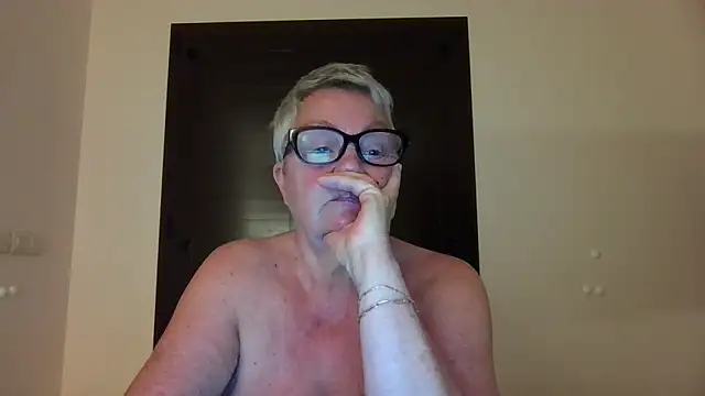Snapshot of GrannyChrissy68 chatting on 10.02.25 GrannyChrissy68 online show from 10.02.25