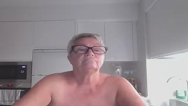 Snapshot of GrannyChrissy68 chatting on 10.15.25 GrannyChrissy68 online show from 10.15.25