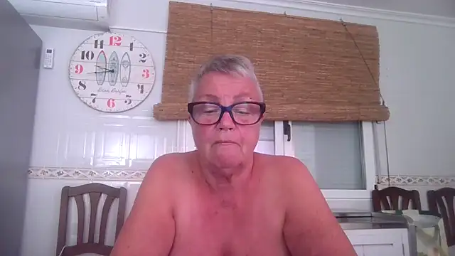 Snapshot of GrannyChrissy68 chatting on 10.29.25 GrannyChrissy68 online show from 10.29.25