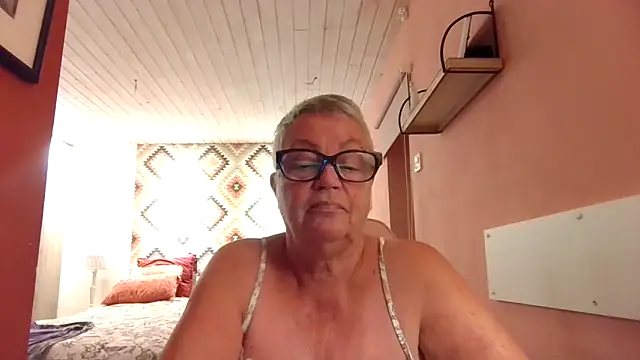 GrannyChrissy68 online show from 11.12.25