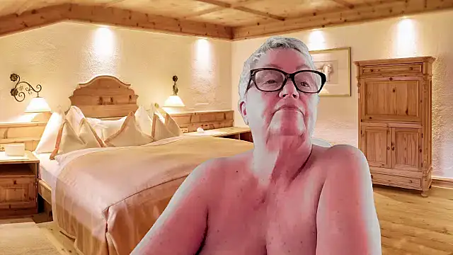 GrannyChrissy68 online show from 02.20.26