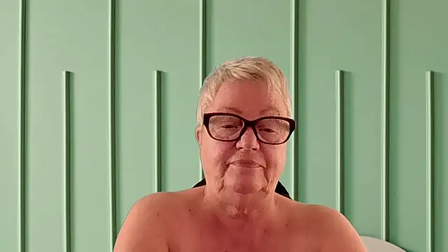 GrannyChrissy68 online show from 03.17.26