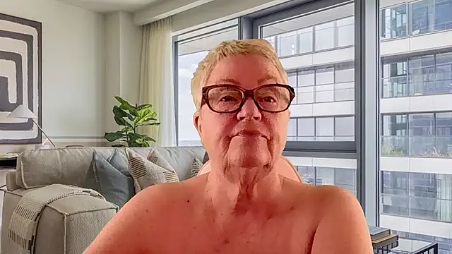 GrannyChrissy68 online show from 04.06.26