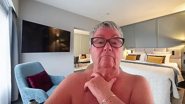 GrannyChrissy68 online show from 05.19.26