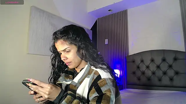 Snapshot of ximena_diaz chatting on 09.11.25 ximena diaz online show from 09.11.25