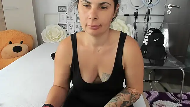 Snapshot of sweetemy4u chatting on 10.02.25 sweetemy4u online show from 10.02.25