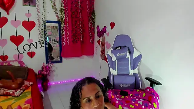 Snapshot of samantha__smile chatting on 10.05.25 samantha smile online show from 10.05.25