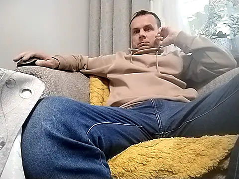 grzes19763 online show from 10.10.25