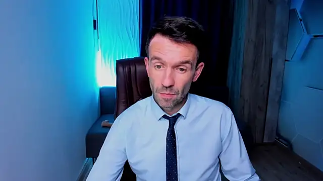 Snapshot of SteveTiger chatting on 10.12.25 SteveTiger online show from 10.12.25