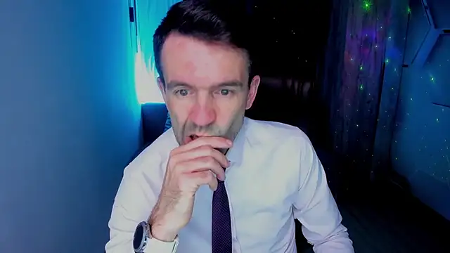 Snapshot of SteveTiger chatting on 10.26.25 SteveTiger online show from 10.26.25