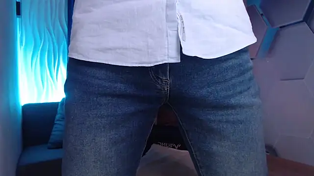 Snapshot of SteveTiger chatting on 10.27.25 SteveTiger online show from 10.27.25