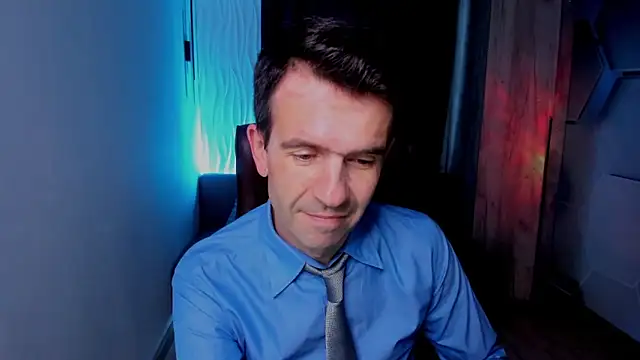 Snapshot of SteveTiger chatting on 10.28.25 SteveTiger online show from 10.28.25