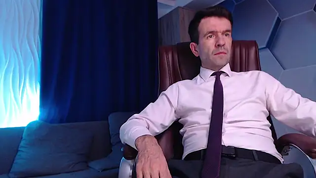 Snapshot of SteveTiger chatting on 10.30.25 SteveTiger online show from 10.30.25