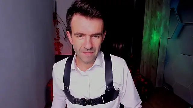 Snapshot of SteveTiger chatting on 11.02.25 SteveTiger online show from 11.02.25