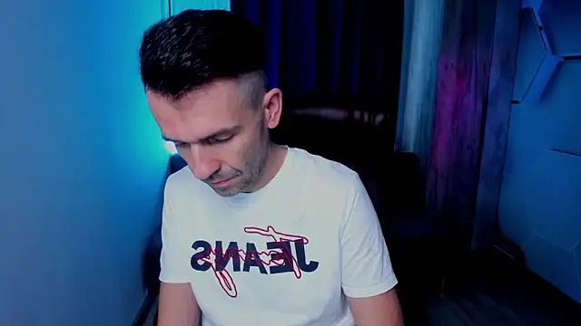 Snapshot of SteveTiger chatting on 11.05.25 SteveTiger online show from 11.05.25