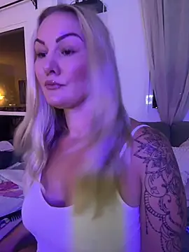 Snapshot of NastyMilf_ chatting on 10.13.25 NastyMilf online show from 10.13.25