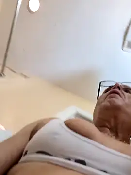 Snapshot of bobby69cock chatting on 09.29.25 bobby69cock online show from 09.29.25