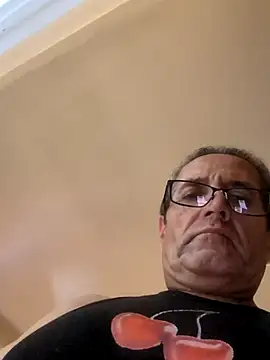 Snapshot of bobby69cock chatting on 10.01.25 bobby69cock online show from 10.01.25