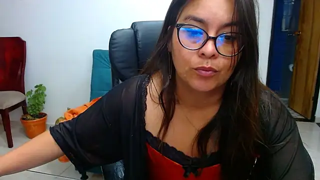 Ixchel Anaid online show from 02.15.25