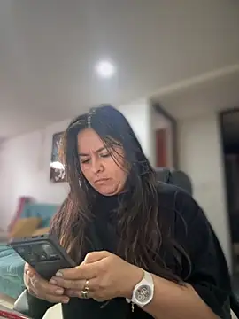 Ixchel Anaid online show from 10.18.25