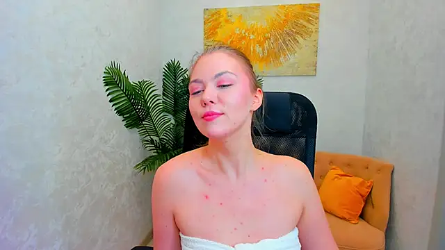 Strawberrye online show from 02.03.25