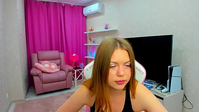 Strawberrye online show from 11.25.25